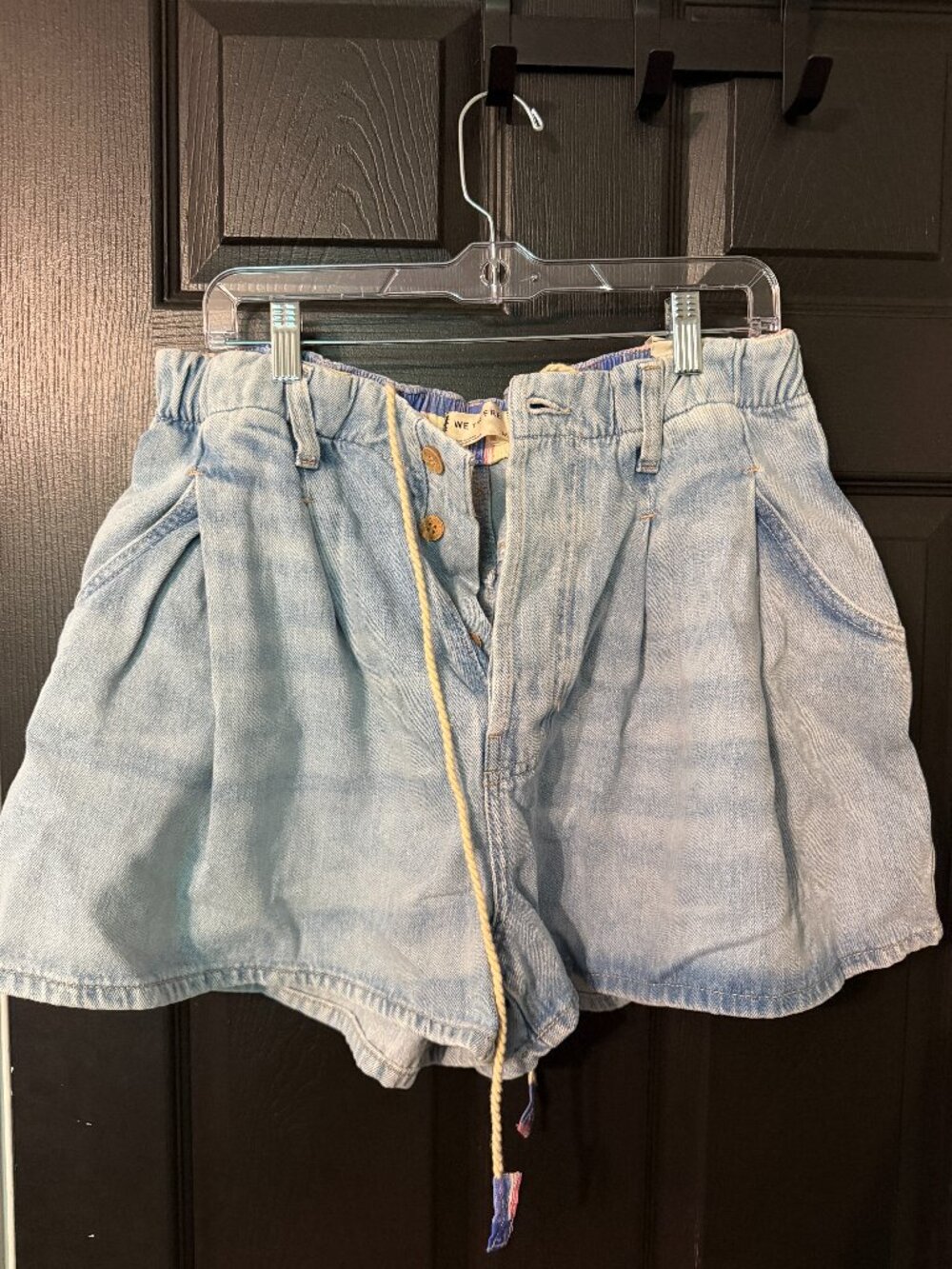 NWOT Free People Baggy Pleated Denim Shorts Stretchy Waist Light Wash Medium